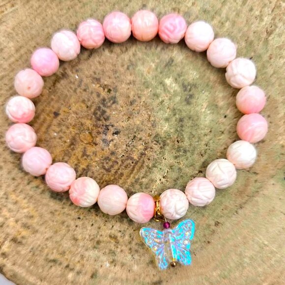 Nature Queen Pink Conch Lotus Carving Bead Butterfly Charm Bracelet - Picture 6 of 10